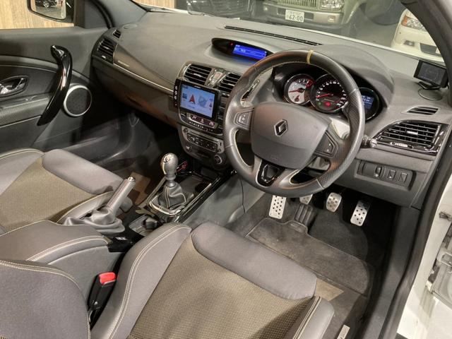 ルノー スポール トロフィー レカロシート ブレンボキャリパー イエローカラーシートベルト 19インチアルミホイール プッシュスタート HID ETC バックカメラ(36枚目)