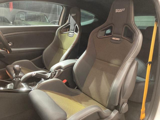 ルノー スポール トロフィー レカロシート ブレンボキャリパー イエローカラーシートベルト 19インチアルミホイール プッシュスタート HID ETC バックカメラ(44枚目)