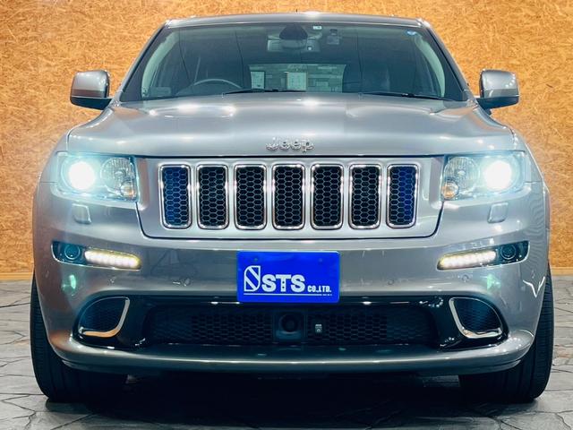 SRT8 サンルーフ BILSTEINアダブティブサス 純正AW ハーフレザー シートヒータ・クーラ ALPINEナビ・TV F・S・Bモニター BT接続 ALPINEプレミアムサウンドシステム ソナー ETC(8枚目)