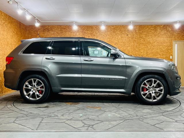 SRT8 サンルーフ BILSTEINアダブティブサス 純正AW ハーフレザー シートヒータ・クーラ ALPINEナビ・TV F・S・Bモニター BT接続 ALPINEプレミアムサウンドシステム ソナー ETC(10枚目)