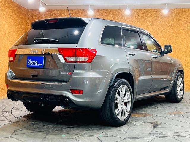 SRT8 サンルーフ BILSTEINアダブティブサス 純正AW ハーフレザー シートヒータ・クーラ ALPINEナビ・TV F・S・Bモニター BT接続 ALPINEプレミアムサウンドシステム ソナー ETC(11枚目)