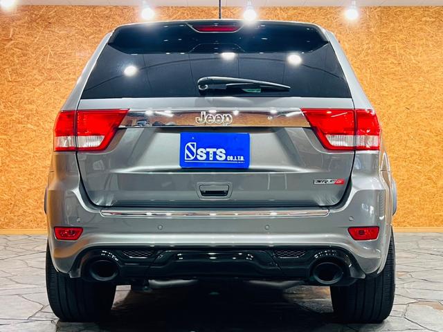 SRT8 サンルーフ BILSTEINアダブティブサス 純正AW ハーフレザー シートヒータ・クーラ ALPINEナビ・TV F・S・Bモニター BT接続 ALPINEプレミアムサウンドシステム ソナー ETC(12枚目)