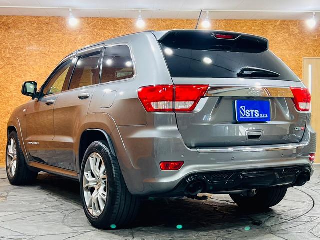 SRT8 サンルーフ BILSTEINアダブティブサス 純正AW ハーフレザー シートヒータ・クーラ ALPINEナビ・TV F・S・Bモニター BT接続 ALPINEプレミアムサウンドシステム ソナー ETC(13枚目)