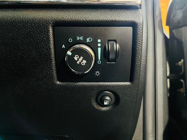 SRT8 サンルーフ BILSTEINアダブティブサス 純正AW ハーフレザー シートヒータ・クーラ ALPINEナビ・TV F・S・Bモニター BT接続 ALPINEプレミアムサウンドシステム ソナー ETC(24枚目)