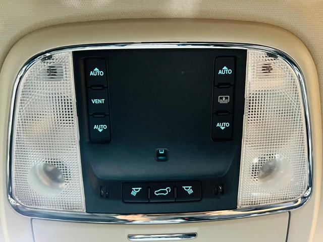 SRT8 サンルーフ BILSTEINアダブティブサス 純正AW ハーフレザー シートヒータ・クーラ ALPINEナビ・TV F・S・Bモニター BT接続 ALPINEプレミアムサウンドシステム ソナー ETC(29枚目)