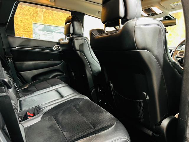 SRT8 サンルーフ BILSTEINアダブティブサス 純正AW ハーフレザー シートヒータ・クーラ ALPINEナビ・TV F・S・Bモニター BT接続 ALPINEプレミアムサウンドシステム ソナー ETC(44枚目)
