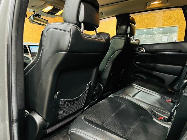 SRT8 サンルーフ BILSTEINアダブティブサス 純正AW ハーフレザー シートヒータ・クーラ ALPINEナビ・TV F・S・Bモニター BT接続 ALPINEプレミアムサウンドシステム ソナー ETC(48枚目)