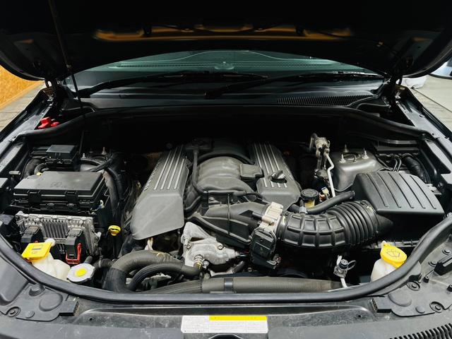 SRT8 サンルーフ BILSTEINアダブティブサス 純正AW ハーフレザー シートヒータ・クーラ ALPINEナビ・TV F・S・Bモニター BT接続 ALPINEプレミアムサウンドシステム ソナー ETC(51枚目)