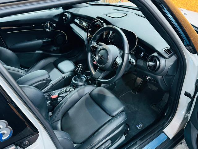 ＭＩＮＩ クーパーＤ　ブリック・レーン・エディション　ユーザー直接買取　ワンオーナー　限定車　ＬＥＤヘッドライト　純正１７インチＡＷ　フローティングホイールキャップ　衝突軽減ブレーキ　ブラックレザーシート　ドラレコ前後　アンビエントライト　純正ＨＤＤナビ（20枚目）