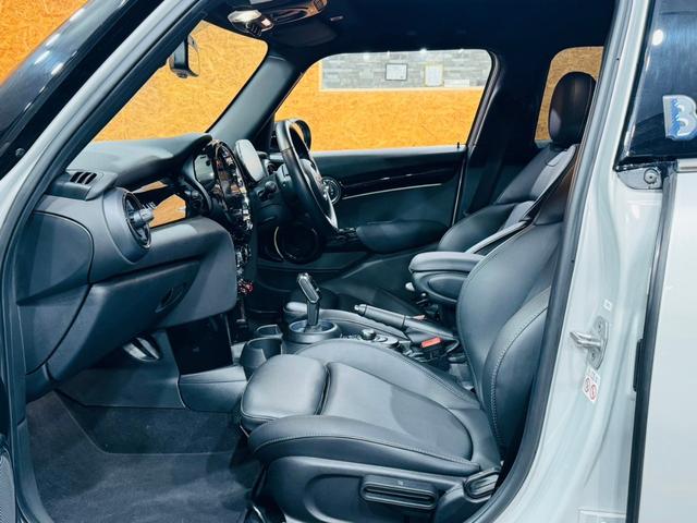 ＭＩＮＩ クーパーＤ　ブリック・レーン・エディション　ユーザー直接買取　ワンオーナー　限定車　ＬＥＤヘッドライト　純正１７インチＡＷ　フローティングホイールキャップ　衝突軽減ブレーキ　ブラックレザーシート　ドラレコ前後　アンビエントライト　純正ＨＤＤナビ（23枚目）
