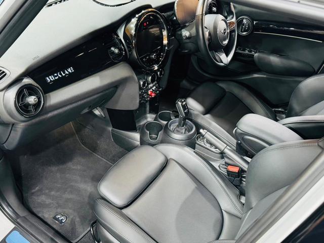 ＭＩＮＩ クーパーＤ　ブリック・レーン・エディション　ユーザー直接買取　ワンオーナー　限定車　ＬＥＤヘッドライト　純正１７インチＡＷ　フローティングホイールキャップ　衝突軽減ブレーキ　ブラックレザーシート　ドラレコ前後　アンビエントライト　純正ＨＤＤナビ（25枚目）