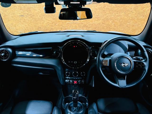 ＭＩＮＩ クーパーＤ　ブリック・レーン・エディション　ユーザー直接買取　ワンオーナー　限定車　ＬＥＤヘッドライト　純正１７インチＡＷ　フローティングホイールキャップ　衝突軽減ブレーキ　ブラックレザーシート　ドラレコ前後　アンビエントライト　純正ＨＤＤナビ（32枚目）