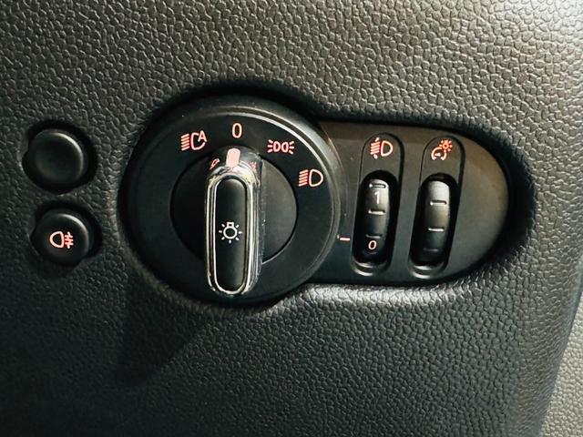 ＭＩＮＩ クーパーＤ　ブリック・レーン・エディション　ユーザー直接買取　ワンオーナー　限定車　ＬＥＤヘッドライト　純正１７インチＡＷ　フローティングホイールキャップ　衝突軽減ブレーキ　ブラックレザーシート　ドラレコ前後　アンビエントライト　純正ＨＤＤナビ（41枚目）