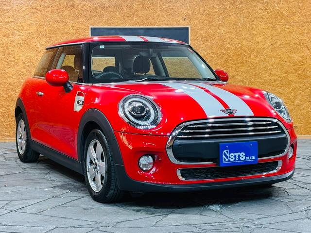 ＭＩＮＩ ヴィクトリア　白センターストライプ　純正ナビ　Ｂｌｕｅｔｏｏｔｈ　バックカメラ　純正１５インチＡＷ　ユニオンジャックテールライト　ＬＥＤヘッドライト　フォグランプ　ドラレコ　スマートキー　ＥＴＣ　走行１．３万キロ台（12枚目）