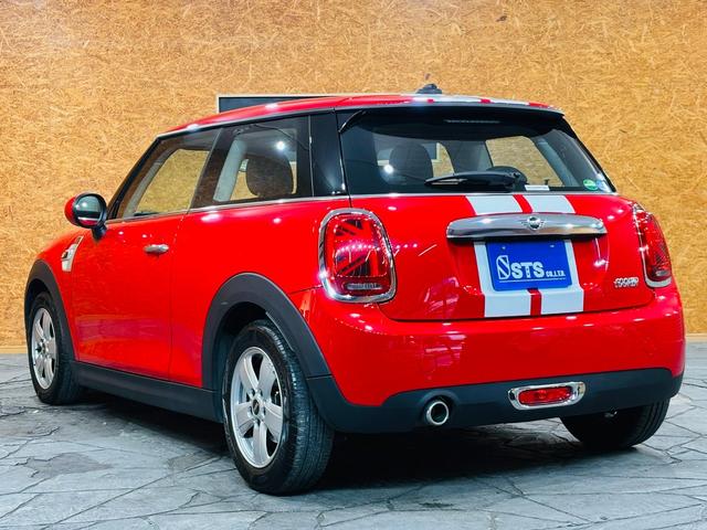 ＭＩＮＩ ヴィクトリア　白センターストライプ　純正ナビ　Ｂｌｕｅｔｏｏｔｈ　バックカメラ　純正１５インチＡＷ　ユニオンジャックテールライト　ＬＥＤヘッドライト　フォグランプ　ドラレコ　スマートキー　ＥＴＣ　走行１．３万キロ台（16枚目）