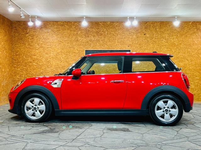 ＭＩＮＩ ヴィクトリア　白センターストライプ　純正ナビ　Ｂｌｕｅｔｏｏｔｈ　バックカメラ　純正１５インチＡＷ　ユニオンジャックテールライト　ＬＥＤヘッドライト　フォグランプ　ドラレコ　スマートキー　ＥＴＣ　走行１．３万キロ台（17枚目）