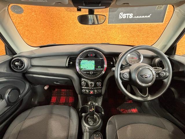ＭＩＮＩ ヴィクトリア　白センターストライプ　純正ナビ　Ｂｌｕｅｔｏｏｔｈ　バックカメラ　純正１５インチＡＷ　ユニオンジャックテールライト　ＬＥＤヘッドライト　フォグランプ　ドラレコ　スマートキー　ＥＴＣ　走行１．３万キロ台（20枚目）