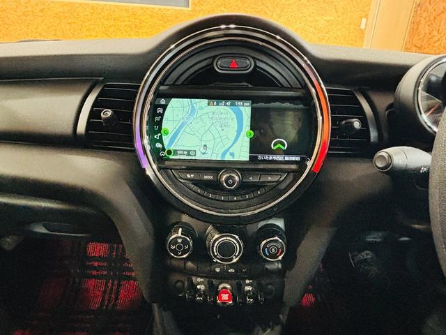 ＭＩＮＩ ヴィクトリア　白センターストライプ　純正ナビ　Ｂｌｕｅｔｏｏｔｈ　バックカメラ　純正１５インチＡＷ　ユニオンジャックテールライト　ＬＥＤヘッドライト　フォグランプ　ドラレコ　スマートキー　ＥＴＣ　走行１．３万キロ台（31枚目）