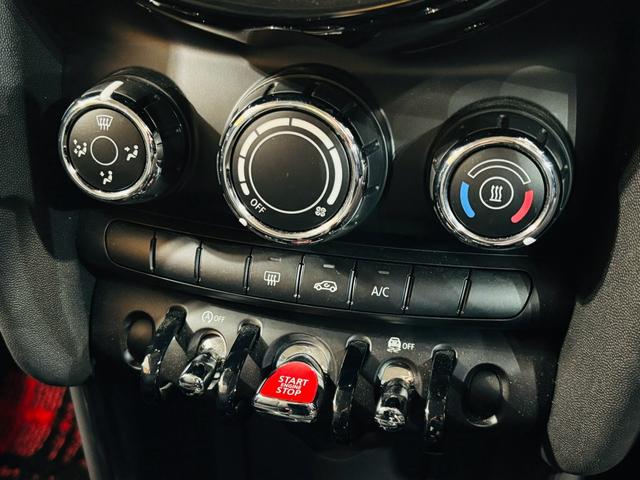 ＭＩＮＩ ヴィクトリア　白センターストライプ　純正ナビ　Ｂｌｕｅｔｏｏｔｈ　バックカメラ　純正１５インチＡＷ　ユニオンジャックテールライト　ＬＥＤヘッドライト　フォグランプ　ドラレコ　スマートキー　ＥＴＣ　走行１．３万キロ台（32枚目）