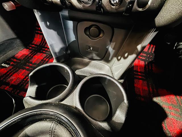 ＭＩＮＩ ヴィクトリア　白センターストライプ　純正ナビ　Ｂｌｕｅｔｏｏｔｈ　バックカメラ　純正１５インチＡＷ　ユニオンジャックテールライト　ＬＥＤヘッドライト　フォグランプ　ドラレコ　スマートキー　ＥＴＣ　走行１．３万キロ台（33枚目）