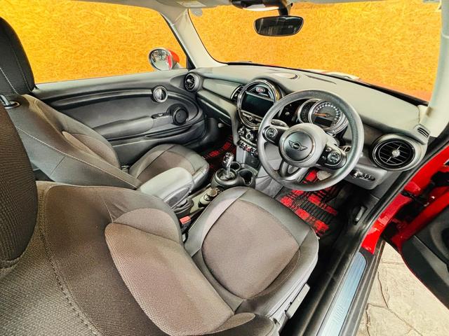ＭＩＮＩ ヴィクトリア　白センターストライプ　純正ナビ　Ｂｌｕｅｔｏｏｔｈ　バックカメラ　純正１５インチＡＷ　ユニオンジャックテールライト　ＬＥＤヘッドライト　フォグランプ　ドラレコ　スマートキー　ＥＴＣ　走行１．３万キロ台（45枚目）