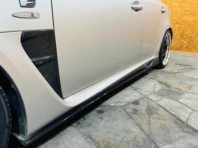 ＩＳ Ｆ ベースグレード　ムーンルーフ　社外グリル　フロントリップ　フェンダーダクト　車高調　ＳＳＲ１９インチＡＷ　テール寒冷地仕様　革シート　シートヒーター　純正ナビ　バックモニター　デジタルインナーミラー　ドラレコ　ＥＴＣ（22枚目）
