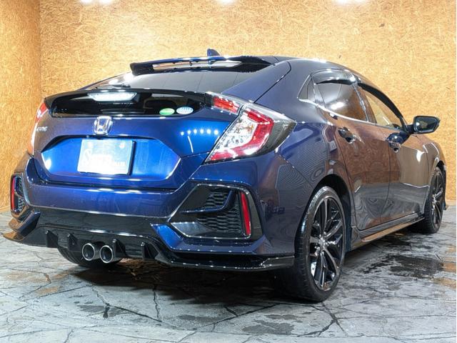 シビック ハッチバック　６速ＭＴ　センターデュアルマフラー　リアスポイラー　ホンダセンシング　ハーフレザー　シートヒーター　パワーシート　純正ナビ　フルセグＴＶ　バックモニター　ＬＥＤヘッドライト　純正ＡＷ　クルコン　ＥＴＣ（14枚目）