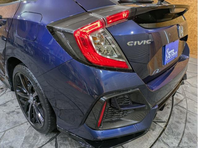 シビック ハッチバック　６速ＭＴ　センターデュアルマフラー　リアスポイラー　ホンダセンシング　ハーフレザー　シートヒーター　パワーシート　純正ナビ　フルセグＴＶ　バックモニター　ＬＥＤヘッドライト　純正ＡＷ　クルコン　ＥＴＣ（17枚目）