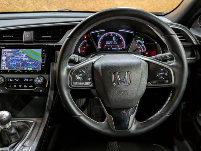 シビック ハッチバック　６速ＭＴ　センターデュアルマフラー　リアスポイラー　ホンダセンシング　ハーフレザー　シートヒーター　パワーシート　純正ナビ　フルセグＴＶ　バックモニター　ＬＥＤヘッドライト　純正ＡＷ　クルコン　ＥＴＣ（27枚目）