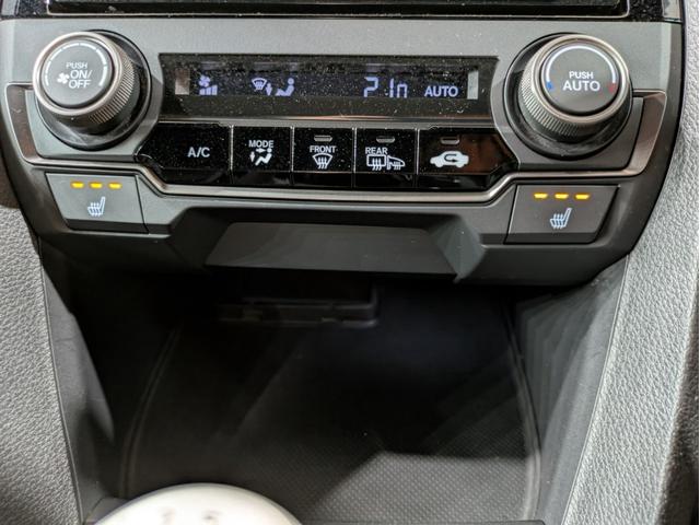 シビック ハッチバック　６速ＭＴ　センターデュアルマフラー　リアスポイラー　ホンダセンシング　ハーフレザー　シートヒーター　パワーシート　純正ナビ　フルセグＴＶ　バックモニター　ＬＥＤヘッドライト　純正ＡＷ　クルコン　ＥＴＣ（41枚目）