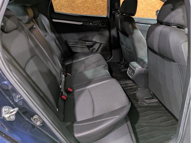 シビック ハッチバック　６速ＭＴ　センターデュアルマフラー　リアスポイラー　ホンダセンシング　ハーフレザー　シートヒーター　パワーシート　純正ナビ　フルセグＴＶ　バックモニター　ＬＥＤヘッドライト　純正ＡＷ　クルコン　ＥＴＣ（61枚目）