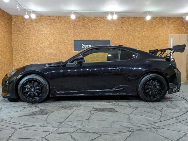 ８６ ＧＴ　社外エアロ　ＧＴウィング　ＧＲｅｄｄｙ２本出しマフラー　５ＺｉＧＥＮ１７ＡＷ　ＢＬＩＴＺタワーバー・エアクリ　社外テールライト　純正ナビ　ＤＴＶ　バックモニター　ピボットスロコン・追加メーター　ＥＴＣ（18枚目）