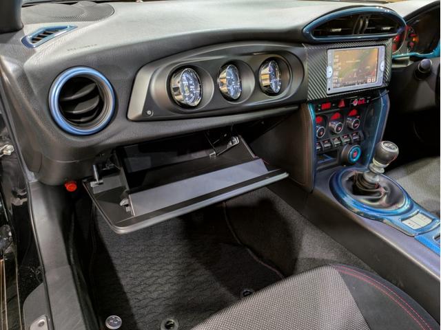 ８６ ＧＴ　社外エアロ　ＧＴウィング　ＧＲｅｄｄｙ２本出しマフラー　５ＺｉＧＥＮ１７ＡＷ　ＢＬＩＴＺタワーバー・エアクリ　社外テールライト　純正ナビ　ＤＴＶ　バックモニター　ピボットスロコン・追加メーター　ＥＴＣ（45枚目）