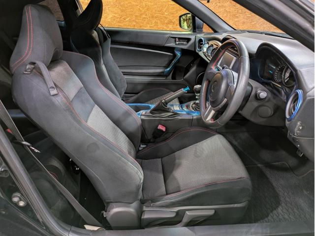 ８６ ＧＴ　社外エアロ　ＧＴウィング　ＧＲｅｄｄｙ２本出しマフラー　５ＺｉＧＥＮ１７ＡＷ　ＢＬＩＴＺタワーバー・エアクリ　社外テールライト　純正ナビ　ＤＴＶ　バックモニター　ピボットスロコン・追加メーター　ＥＴＣ（52枚目）