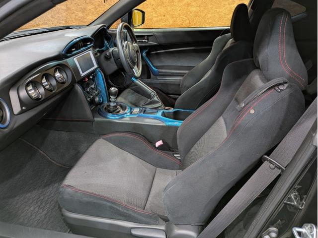 ８６ ＧＴ　社外エアロ　ＧＴウィング　ＧＲｅｄｄｙ２本出しマフラー　５ＺｉＧＥＮ１７ＡＷ　ＢＬＩＴＺタワーバー・エアクリ　社外テールライト　純正ナビ　ＤＴＶ　バックモニター　ピボットスロコン・追加メーター　ＥＴＣ（55枚目）