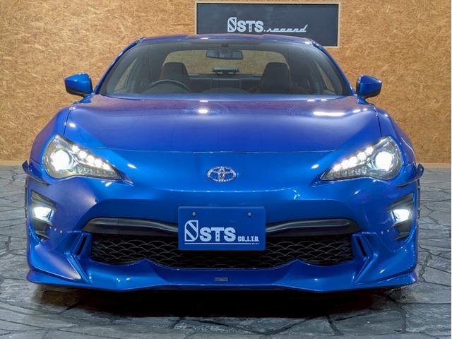 ８６ ＧＴリミテッド　ハイパフォーマンスパッケージ　ＴＲＤフロントエアロ　社外リアスポイラ　ＨＫＳ車高調　ＡＤＶＡＮ１７インチＡＷ　純正２本出しマフラー　ＬＥＤヘッドライト　フォグランプ　ハーフレザーシート　シートヒーター　オーディオ　クルコン　ＥＴＣ（9枚目）