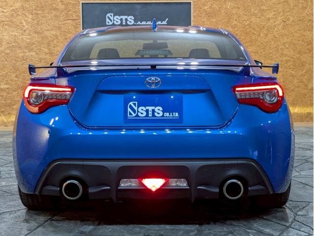 ８６ ＧＴリミテッド　ハイパフォーマンスパッケージ　ＴＲＤフロントエアロ　社外リアスポイラ　ＨＫＳ車高調　ＡＤＶＡＮ１７インチＡＷ　純正２本出しマフラー　ＬＥＤヘッドライト　フォグランプ　ハーフレザーシート　シートヒーター　オーディオ　クルコン　ＥＴＣ（16枚目）