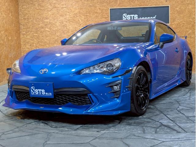 ８６ ＧＴリミテッド　ハイパフォーマンスパッケージ　ＴＲＤフロントエアロ　社外リアスポイラ　ＨＫＳ車高調　ＡＤＶＡＮ１７インチＡＷ　純正２本出しマフラー　ＬＥＤヘッドライト　フォグランプ　ハーフレザーシート　シートヒーター　オーディオ　クルコン　ＥＴＣ（19枚目）