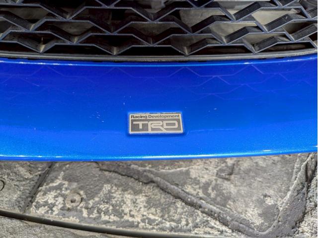 ８６ ＧＴリミテッド　ハイパフォーマンスパッケージ　ＴＲＤフロントエアロ　社外リアスポイラ　ＨＫＳ車高調　ＡＤＶＡＮ１７インチＡＷ　純正２本出しマフラー　ＬＥＤヘッドライト　フォグランプ　ハーフレザーシート　シートヒーター　オーディオ　クルコン　ＥＴＣ（20枚目）