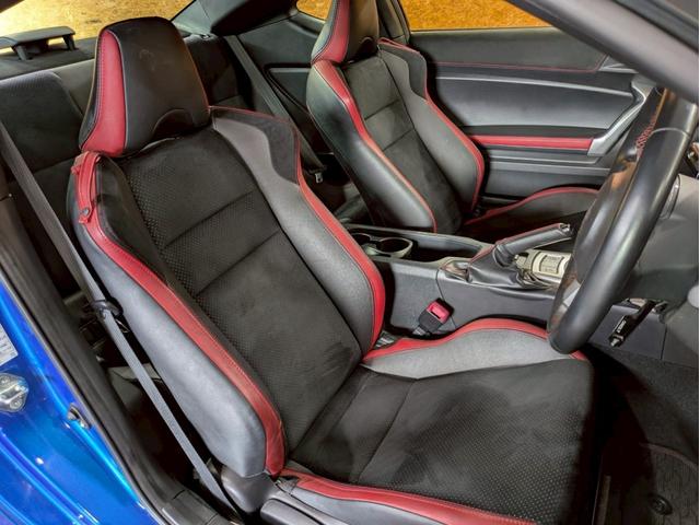 ８６ ＧＴリミテッド　ハイパフォーマンスパッケージ　ＴＲＤフロントエアロ　社外リアスポイラ　ＨＫＳ車高調　ＡＤＶＡＮ１７インチＡＷ　純正２本出しマフラー　ＬＥＤヘッドライト　フォグランプ　ハーフレザーシート　シートヒーター　オーディオ　クルコン　ＥＴＣ（54枚目）