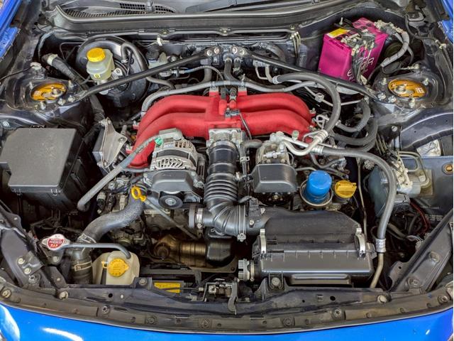 ８６ ＧＴリミテッド　ハイパフォーマンスパッケージ　ＴＲＤフロントエアロ　社外リアスポイラ　ＨＫＳ車高調　ＡＤＶＡＮ１７インチＡＷ　純正２本出しマフラー　ＬＥＤヘッドライト　フォグランプ　ハーフレザーシート　シートヒーター　オーディオ　クルコン　ＥＴＣ（60枚目）