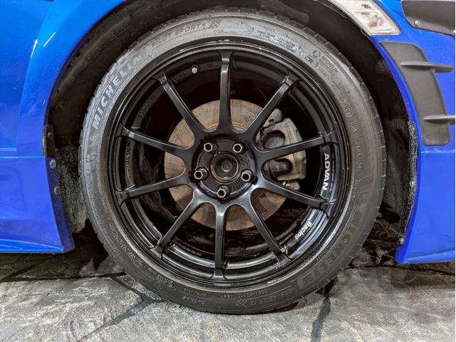 ８６ ＧＴリミテッド　ハイパフォーマンスパッケージ　ＴＲＤフロントエアロ　社外リアスポイラ　ＨＫＳ車高調　ＡＤＶＡＮ１７インチＡＷ　純正２本出しマフラー　ＬＥＤヘッドライト　フォグランプ　ハーフレザーシート　シートヒーター　オーディオ　クルコン　ＥＴＣ（63枚目）