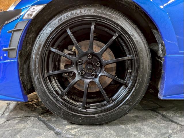 ８６ ＧＴリミテッド　ハイパフォーマンスパッケージ　ＴＲＤフロントエアロ　社外リアスポイラ　ＨＫＳ車高調　ＡＤＶＡＮ１７インチＡＷ　純正２本出しマフラー　ＬＥＤヘッドライト　フォグランプ　ハーフレザーシート　シートヒーター　オーディオ　クルコン　ＥＴＣ（64枚目）