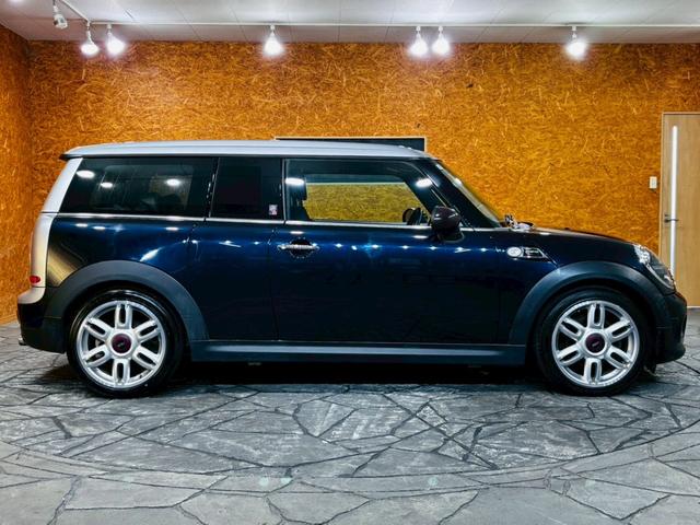 ＭＩＮＩ クーパー　クラブマン　ハンプトン　ユーザー様直接仕入　サンルーフ　５０周年記念グリルバッチ　専用サイドスカットル　専用ブラックレザーシート　シートヒーター　社外ナビ　バックカメラ　純正ＡＷ　ＨＩＤライト　スマートキー　予備キー　ＥＴＣ（13枚目）