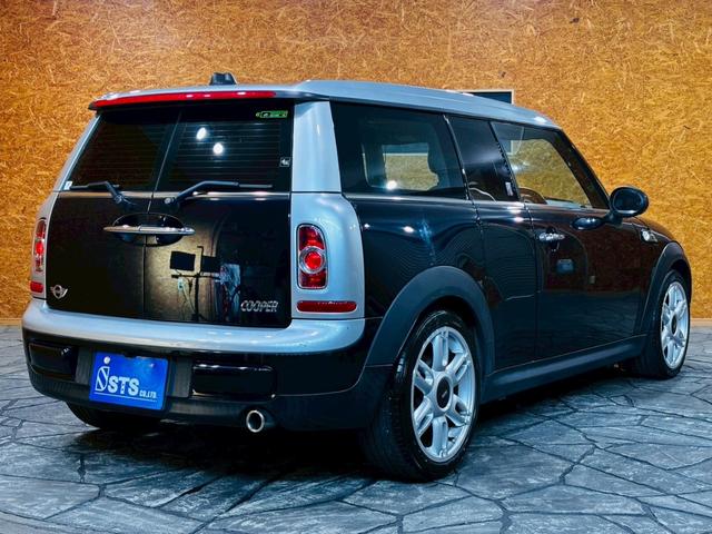 ＭＩＮＩ クーパー　クラブマン　ハンプトン　ユーザー様直接仕入　サンルーフ　５０周年記念グリルバッチ　専用サイドスカットル　専用ブラックレザーシート　シートヒーター　社外ナビ　バックカメラ　純正ＡＷ　ＨＩＤライト　スマートキー　予備キー　ＥＴＣ（14枚目）