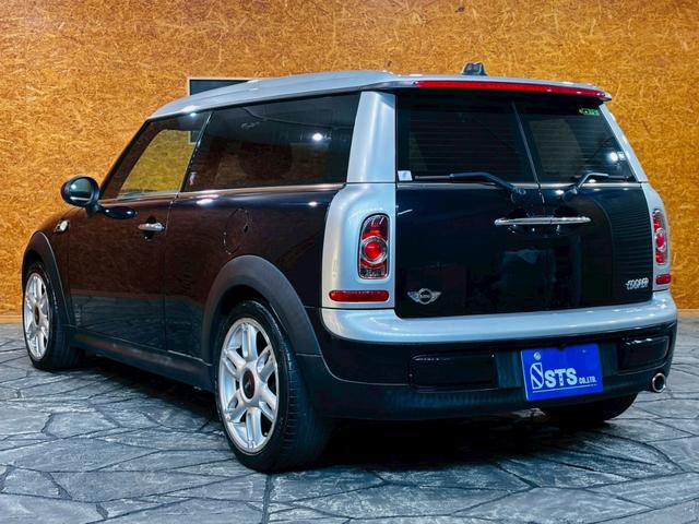 ＭＩＮＩ クーパー　クラブマン　ハンプトン　ユーザー様直接仕入　サンルーフ　５０周年記念グリルバッチ　専用サイドスカットル　専用ブラックレザーシート　シートヒーター　社外ナビ　バックカメラ　純正ＡＷ　ＨＩＤライト　スマートキー　予備キー　ＥＴＣ（16枚目）