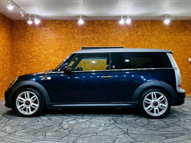 ＭＩＮＩ クーパー　クラブマン　ハンプトン　ユーザー様直接仕入　サンルーフ　５０周年記念グリルバッチ　専用サイドスカットル　専用ブラックレザーシート　シートヒーター　社外ナビ　バックカメラ　純正ＡＷ　ＨＩＤライト　スマートキー　予備キー　ＥＴＣ（17枚目）