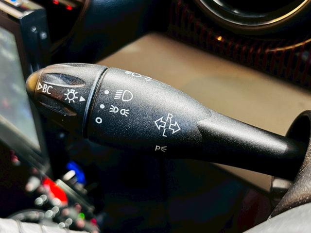 ＭＩＮＩ クーパー　クラブマン　ハンプトン　ユーザー様直接仕入　サンルーフ　５０周年記念グリルバッチ　専用サイドスカットル　専用ブラックレザーシート　シートヒーター　社外ナビ　バックカメラ　純正ＡＷ　ＨＩＤライト　スマートキー　予備キー　ＥＴＣ（31枚目）