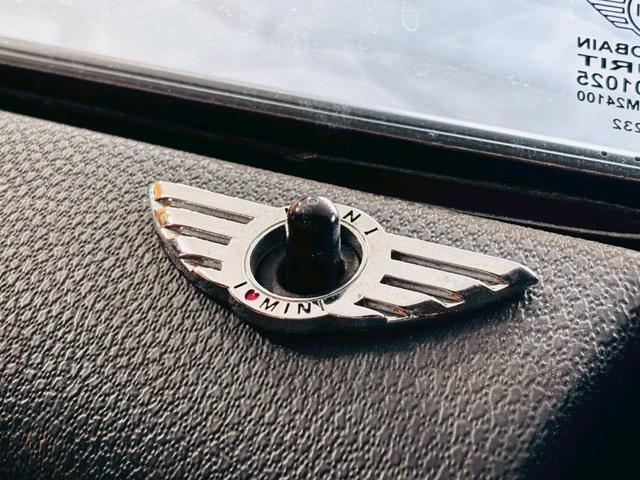 ＭＩＮＩ クーパー　クラブマン　ハンプトン　ユーザー様直接仕入　サンルーフ　５０周年記念グリルバッチ　専用サイドスカットル　専用ブラックレザーシート　シートヒーター　社外ナビ　バックカメラ　純正ＡＷ　ＨＩＤライト　スマートキー　予備キー　ＥＴＣ（34枚目）