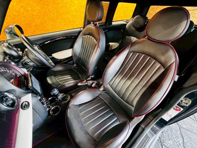 ＭＩＮＩ クーパー　クラブマン　ハンプトン　ユーザー様直接仕入　サンルーフ　５０周年記念グリルバッチ　専用サイドスカットル　専用ブラックレザーシート　シートヒーター　社外ナビ　バックカメラ　純正ＡＷ　ＨＩＤライト　スマートキー　予備キー　ＥＴＣ（54枚目）
